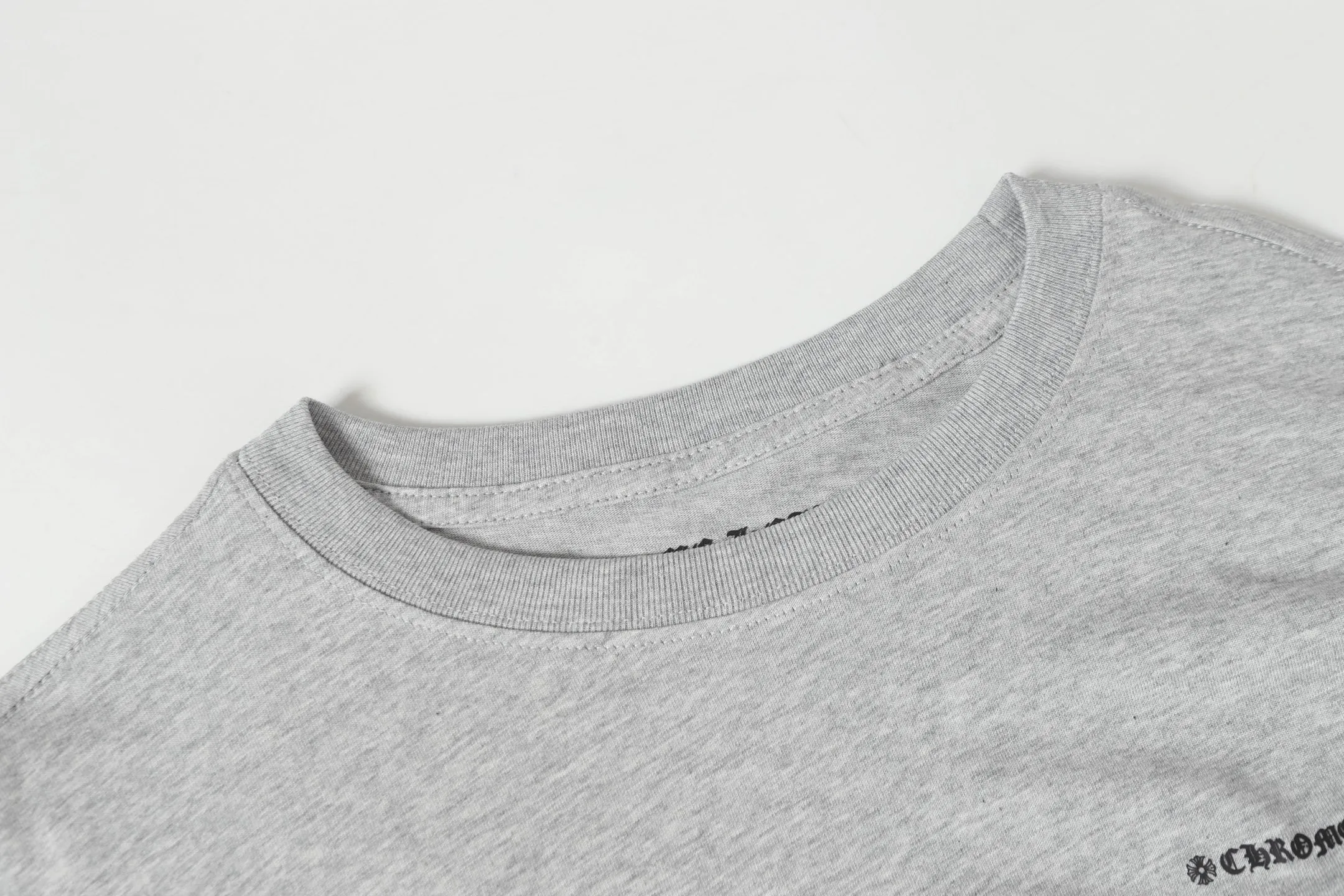 P160 Cross-border model. Those who pursue quality, please do not place an order. -Chrome Hearts/Chrome Hearts Sanskrit printed popular long-sleeved T-shirt -High weight, high density and high quality. The wool is soft, delicate and skin-friendly. It feels soft and silky. It has excellent warmth and skin-friendly properties.